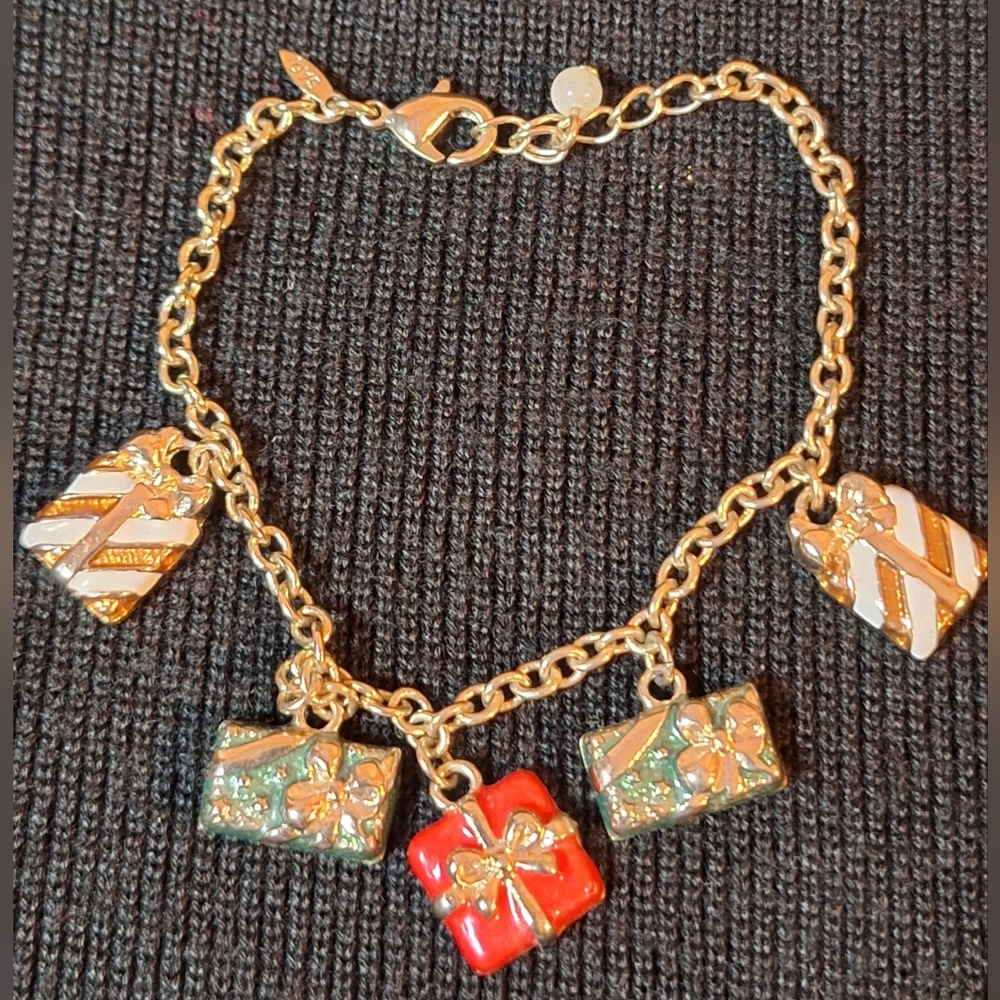 1980's SAQ AVON Charm Bracelet
